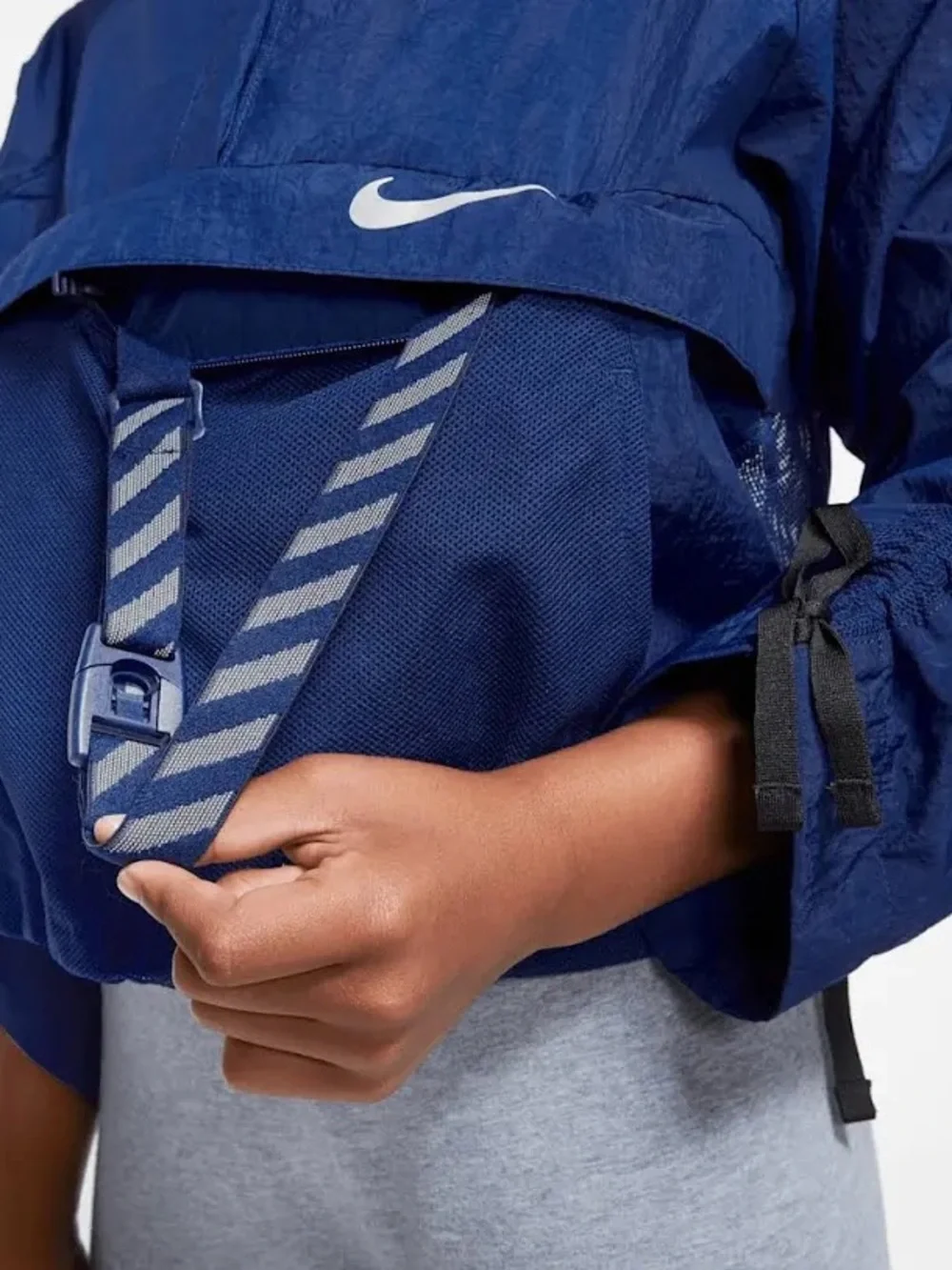 Nike Girls' Navy Blue Hooded Pullover. Size XL kids (12-14)